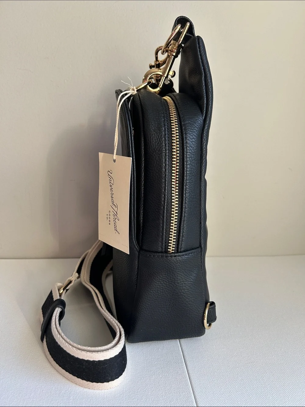 NWT Universal Thread Black Faux-Leather Mini Sling Crossbody Bag in Black